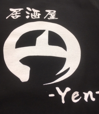 居酒屋円-Yen-様お店のロゴTシャツ胸アップ