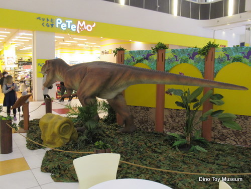 イオンモール土浦の子ども向け恐竜イベントのティラノサウルス