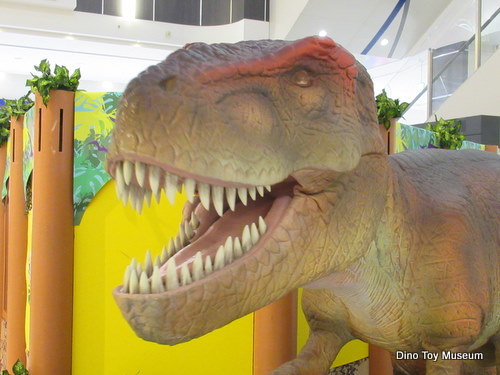イオンモール土浦の子ども向け恐竜イベントのティラノサウルス