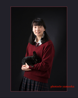 ペットと一緒に　兎　高校卒業記念写真　新潟市フォトスタジオ　おしゃれ　自然　