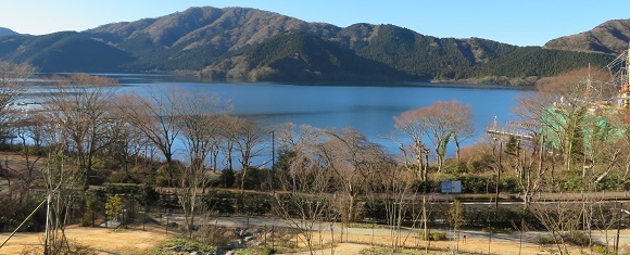ホテル「はなをり」の客室から見る芦ノ湖