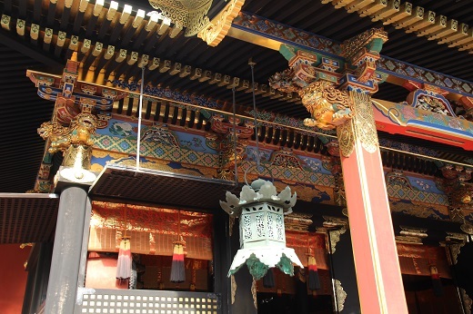 社殿の極彩色の装飾