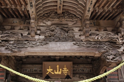 大山寺本堂の彫刻１