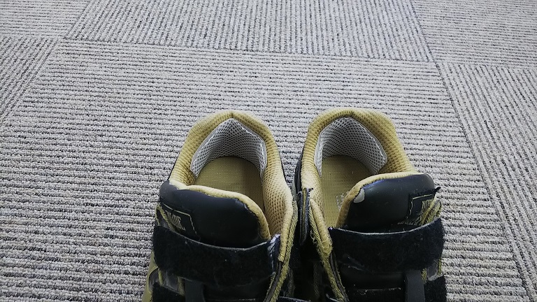 靴のかかとの内側を修理してみた : やってみた。