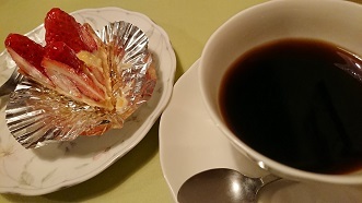 苺タルトとコーヒー